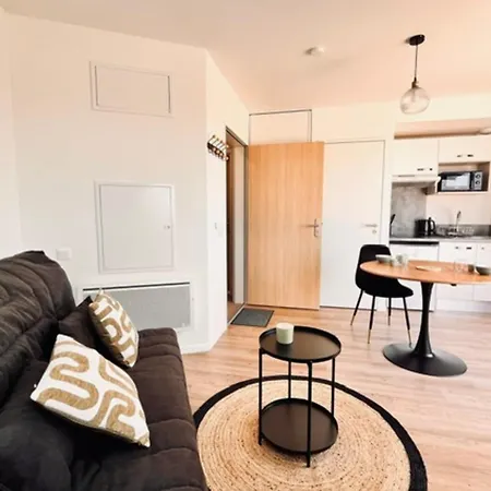 Appartement Avec Balcon Proche De La Rochelle *